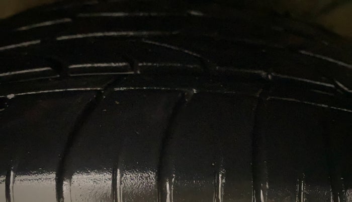 2017 Hyundai Creta SX PLUS AT 1.6 PETROL, Petrol, Automatic, 1,39,997 km, Right Front Tyre Tread