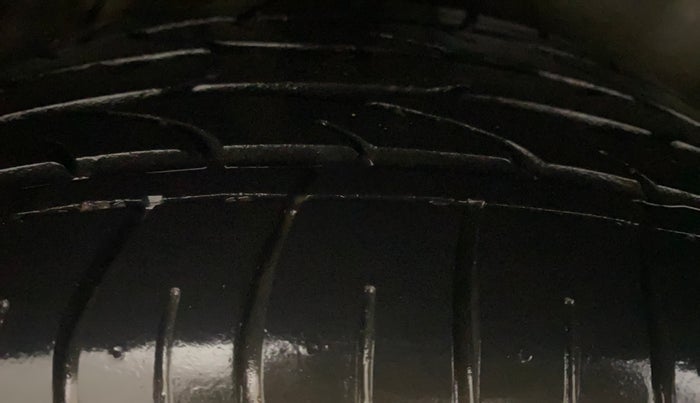 2017 Hyundai Creta SX PLUS AT 1.6 PETROL, Petrol, Automatic, 1,39,997 km, Right Rear Tyre Tread