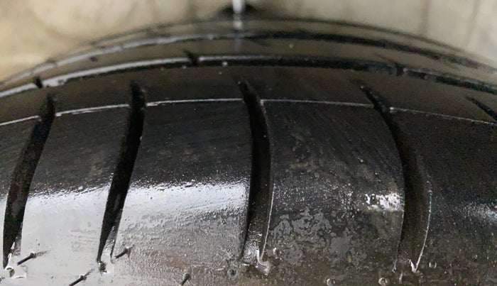 2011 Toyota Etios VX, Petrol, Manual, 70,859 km, Right Rear Tyre Tread