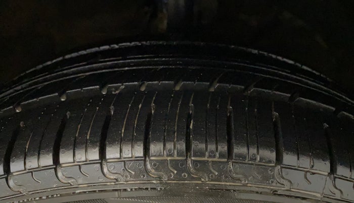 2017 Maruti Baleno DELTA PETROL 1.2, Petrol, Manual, 55,381 km, Right Front Tyre Tread