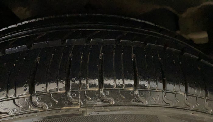 2017 Maruti Baleno DELTA PETROL 1.2, Petrol, Manual, 55,381 km, Right Rear Tyre Tread