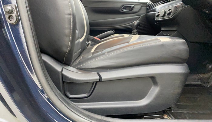 2022 Hyundai NEW I20 MAGNA 1.2 MT, Petrol, Manual, 9,348 km, Driver Side Adjustment Panel