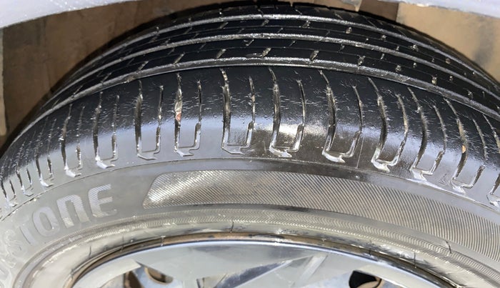 2022 Hyundai NEW I20 MAGNA 1.2 MT, Petrol, Manual, 9,348 km, Right Front Tyre Tread