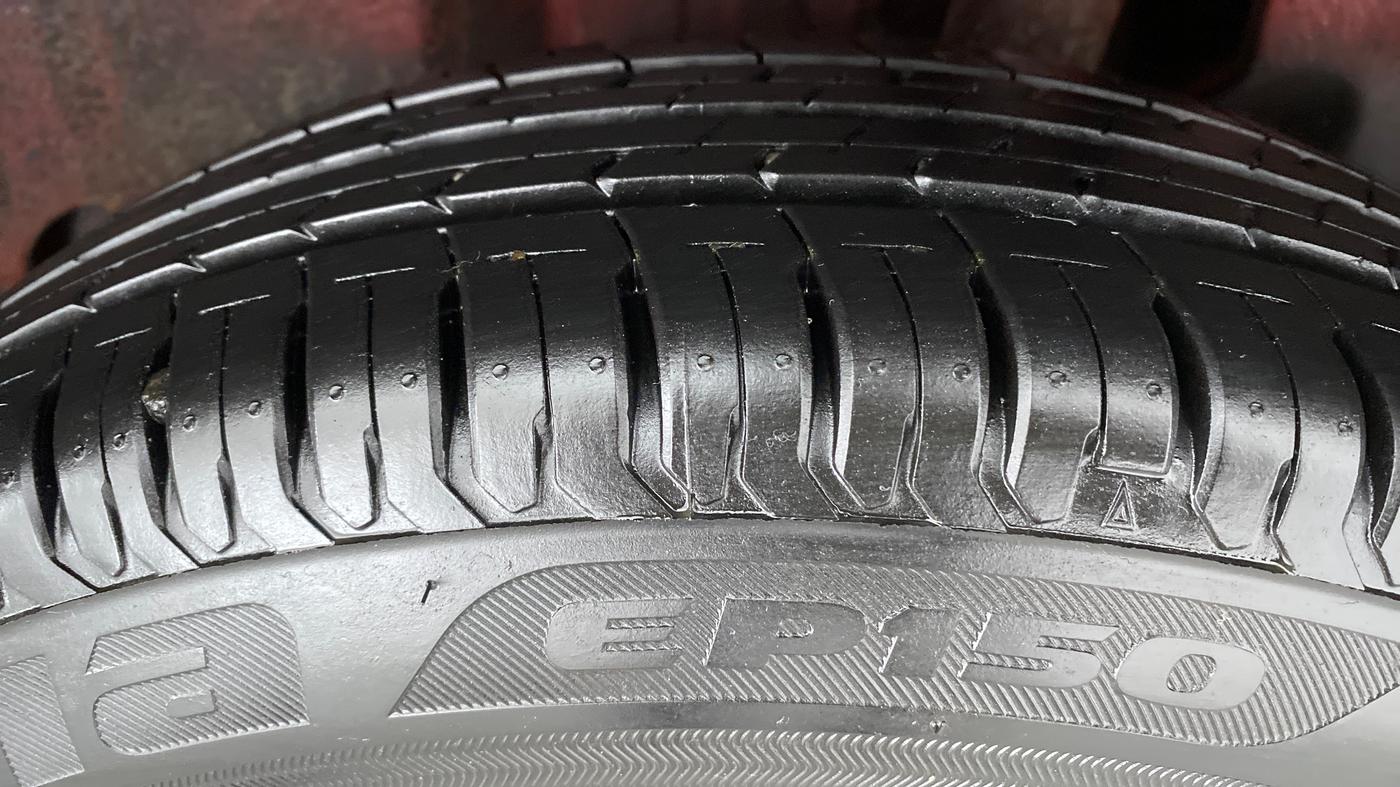 2019 Maruti Swift VXI D, Petrol, Manual, 71,288 km, Left Rear Tyre Tread