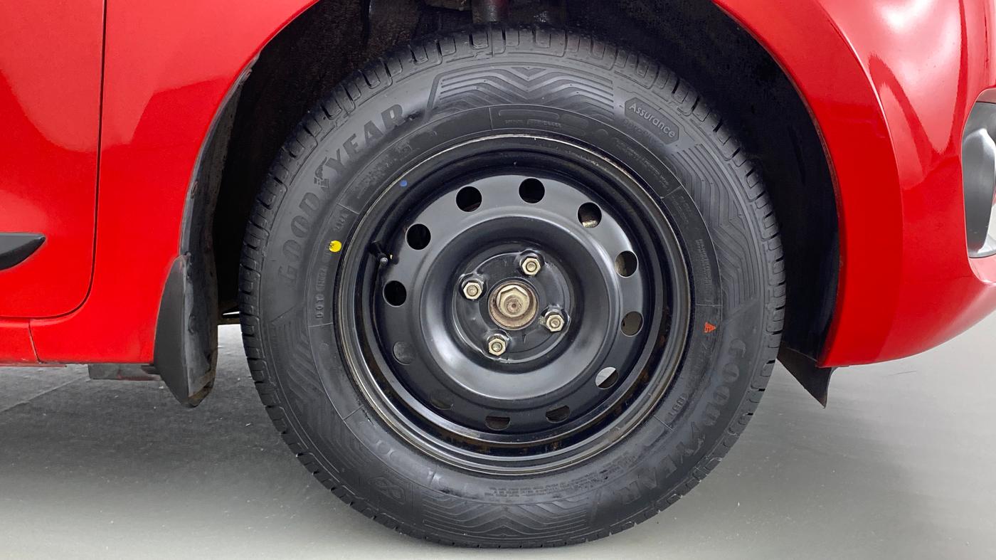 2019 Maruti Swift VXI D, Petrol, Manual, 71,288 km, Right Front Wheel
