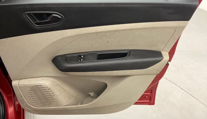 2020 Renault TRIBER 1.0 RXL PETROL, Petrol, Manual, 22,124 km, Driver Side Door Panels Control