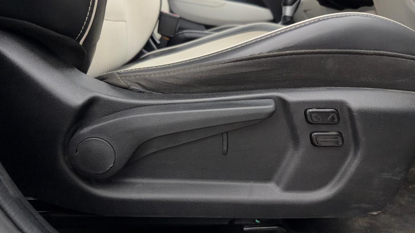 2023 Hyundai VENUE SX (O) 1.0 TURBO DCT, Petrol, Automatic, 11,677 km, Driver Side Adjustment Panel