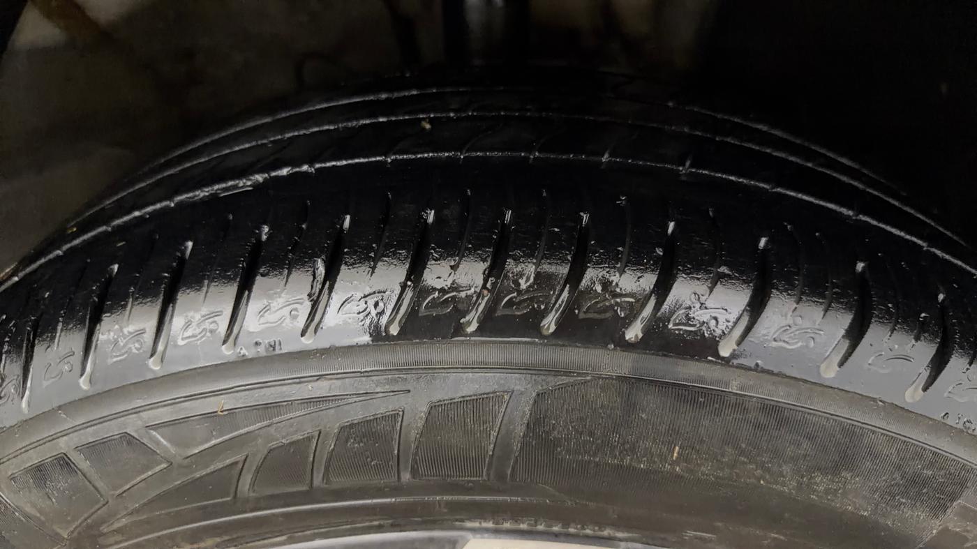 2023 Hyundai VENUE SX (O) 1.0 TURBO DCT, Petrol, Automatic, 11,677 km, Right Front Tyre Tread