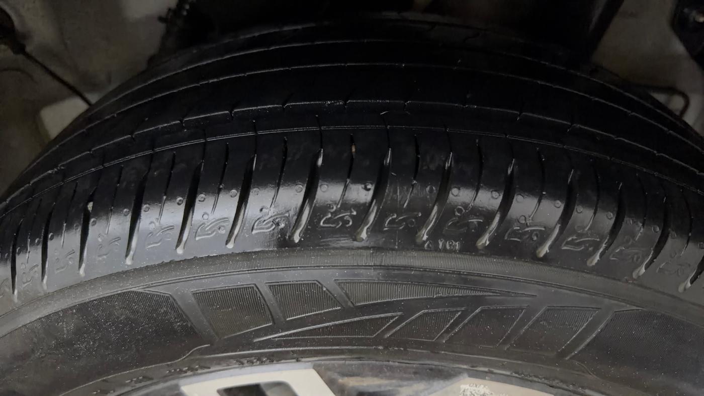 2023 Hyundai VENUE SX (O) 1.0 TURBO DCT, Petrol, Automatic, 11,677 km, Left Rear Tyre Tread
