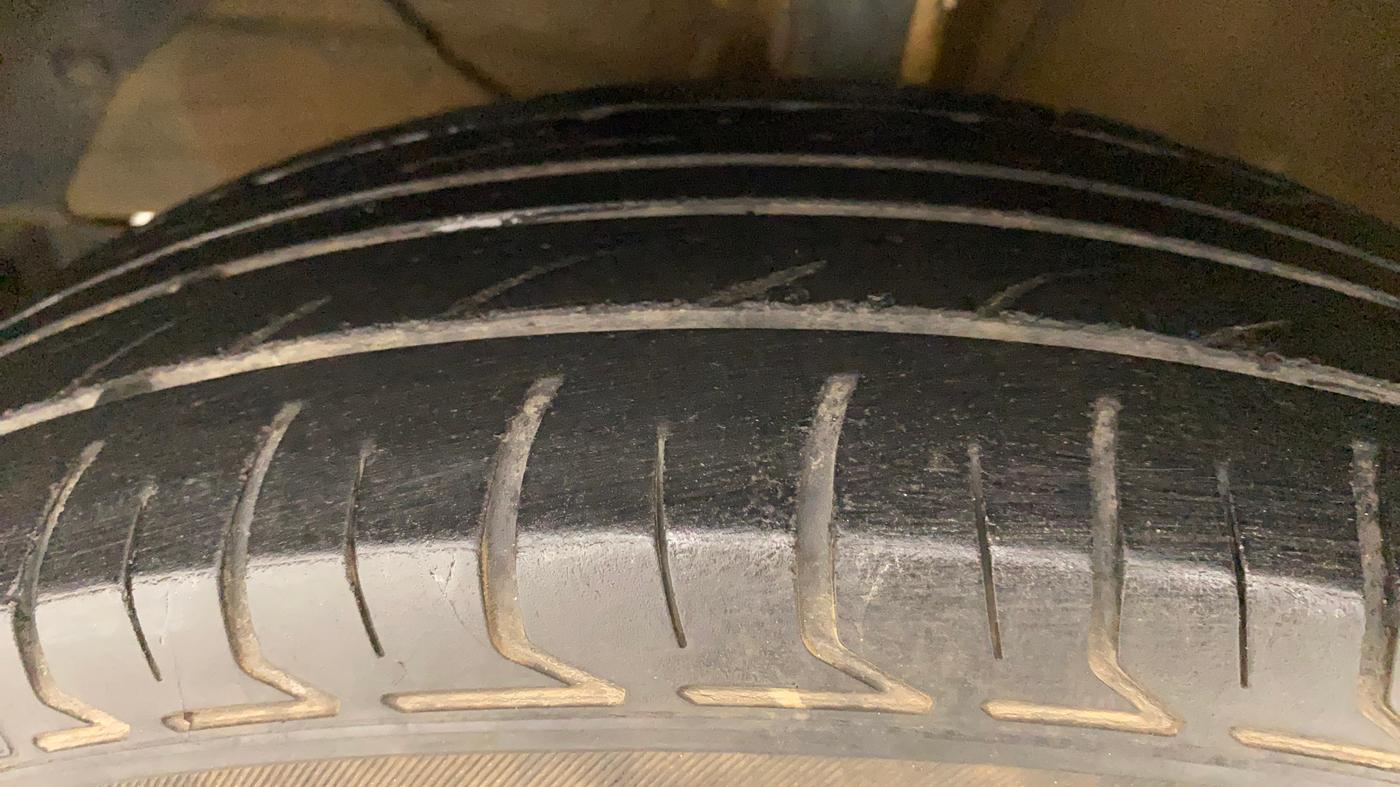 2018 Maruti Dzire VDI, Diesel, Manual, 92,622 km, Left Front Tyre Tread
