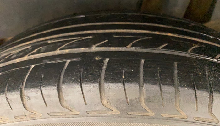 2018 Maruti Dzire VDI, Diesel, Manual, 92,622 km, Left Rear Tyre Tread