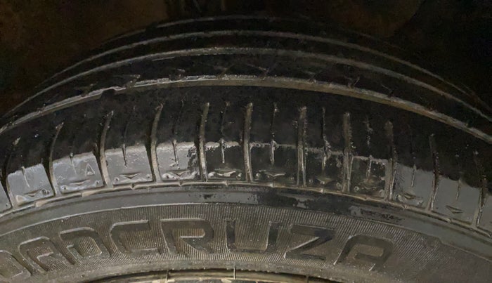 2015 Hyundai Elite i20 MAGNA 1.2, Petrol, Manual, 96,941 km, Right Front Tyre Tread