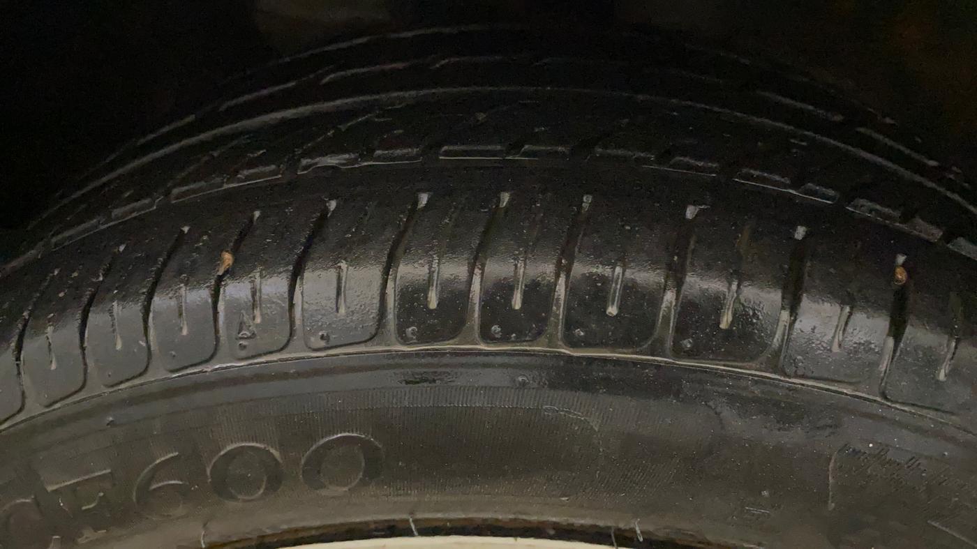 2015 Hyundai Elite i20 MAGNA 1.2, Petrol, Manual, 96,941 km, Left Front Tyre Tread