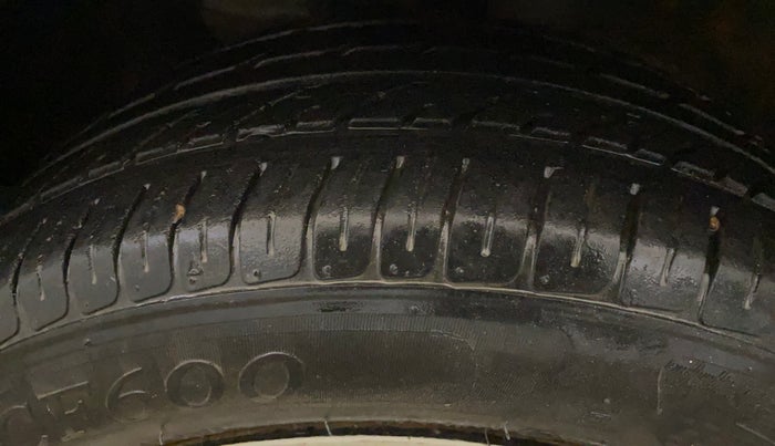 2015 Hyundai Elite i20 MAGNA 1.2, Petrol, Manual, 96,941 km, Left Front Tyre Tread