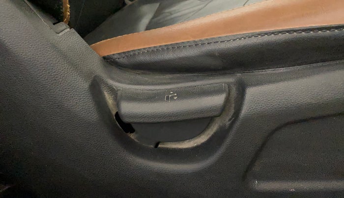 2015 Hyundai Elite i20 MAGNA 1.2, Petrol, Manual, 96,941 km, Driver Side Adjustment Panel