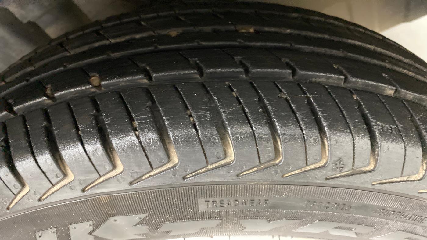 2018 Renault Kwid RXT 1.0 EASY-R AT OPTION, Petrol, Automatic, 23,335 km, Right Front Tyre Tread
