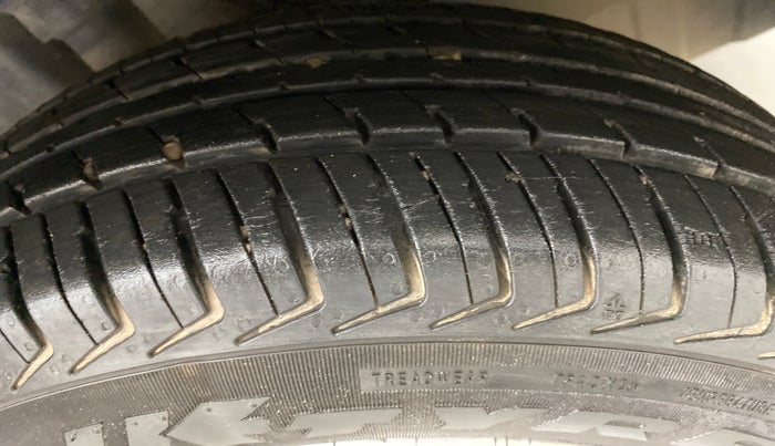 2018 Renault Kwid RXT 1.0 EASY-R AT OPTION, Petrol, Automatic, 23,335 km, Right Front Tyre Tread