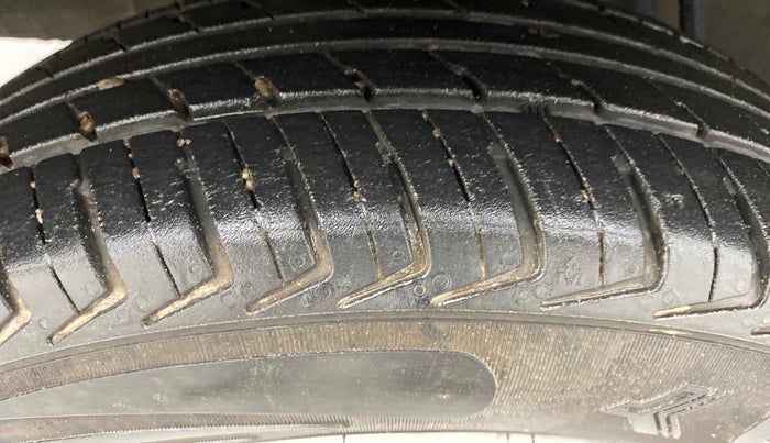 2018 Renault Kwid RXT 1.0 EASY-R AT OPTION, Petrol, Automatic, 23,335 km, Right Rear Tyre Tread