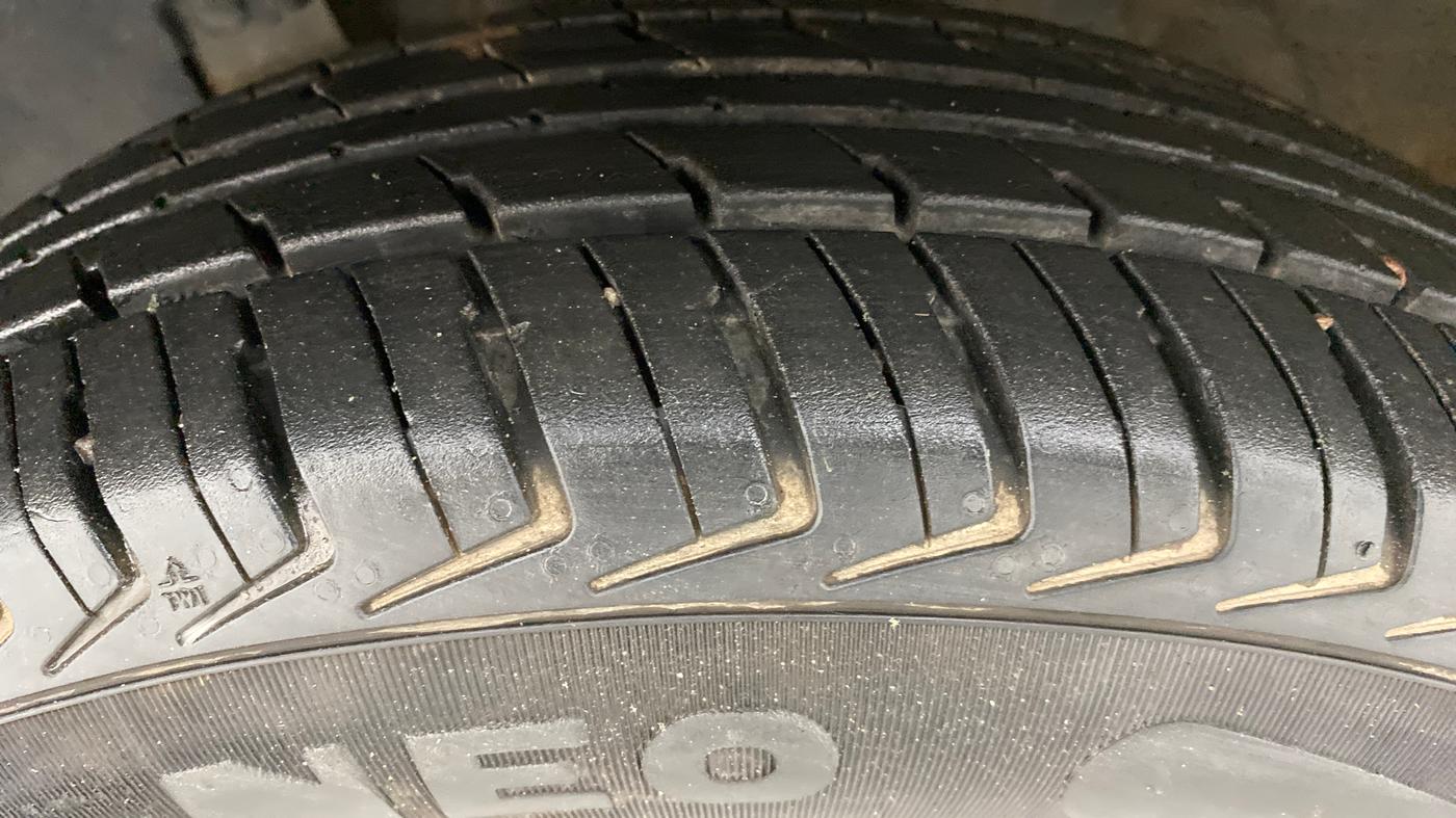 2018 Renault Kwid RXT 1.0 EASY-R AT OPTION, Petrol, Automatic, 23,335 km, Left Front Tyre Tread