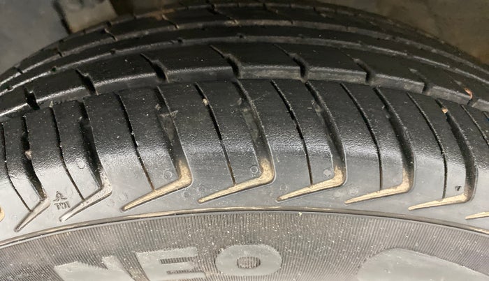 2018 Renault Kwid RXT 1.0 EASY-R AT OPTION, Petrol, Automatic, 23,335 km, Left Front Tyre Tread