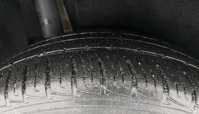 2017 Maruti Vitara Brezza VDI (O), Diesel, Manual, 89,681 km, Right Rear Tyre Tread