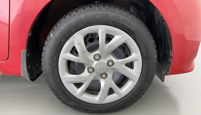 2017 Hyundai Grand i10 MAGNA 1.2 VTVT, Petrol, Manual, 32,318 km, Right Front Wheel