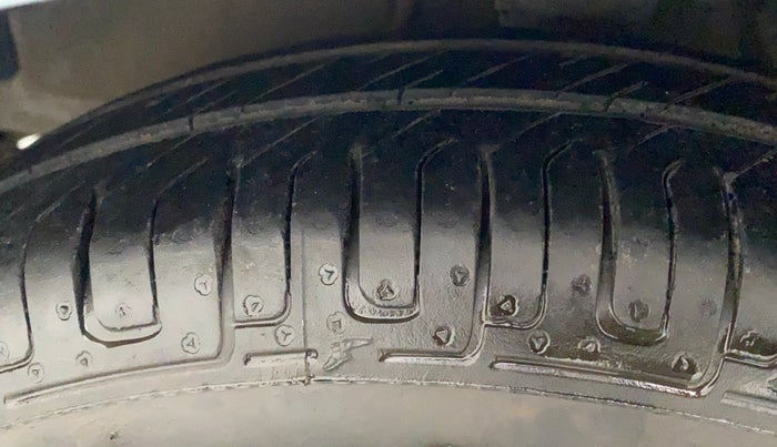 2011 Hyundai i10 ASTA 1.2, Petrol, Manual, 46,963 km, Left Front Tyre Tread