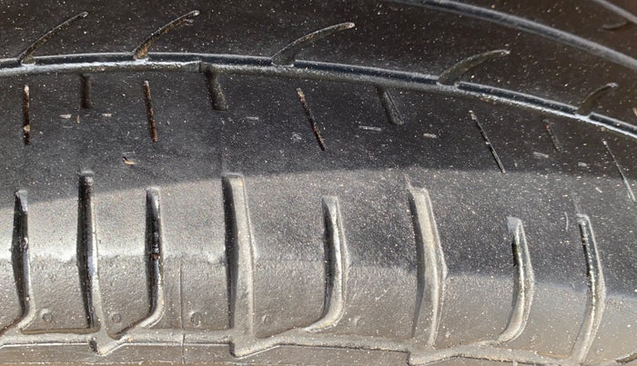 2020 Hyundai Elite i20 MAGNA PLUS 1.2, Petrol, Manual, 26,988 km, Right Rear Tyre Tread