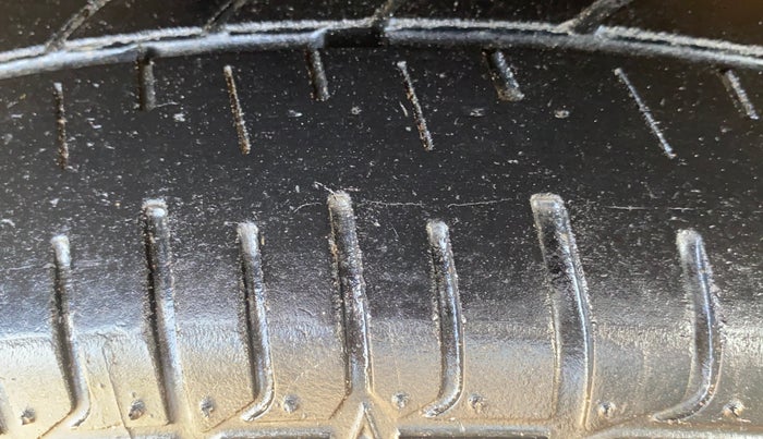 2020 Hyundai Elite i20 MAGNA PLUS 1.2, Petrol, Manual, 26,988 km, Left Front Tyre Tread