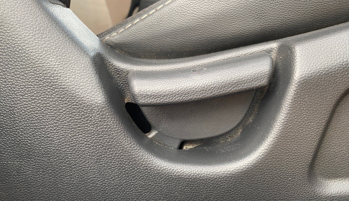 2020 Hyundai Elite i20 MAGNA PLUS 1.2, Petrol, Manual, 26,988 km, Driver Side Adjustment Panel