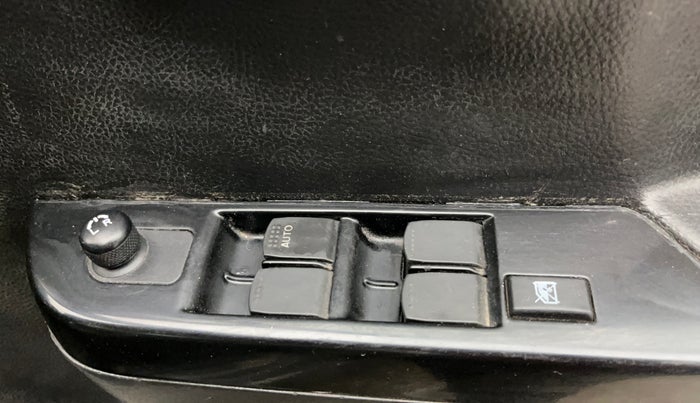 2017 Maruti Wagon R 1.0 VXI, Petrol, Manual, 33,791 km, Driver Side Door Panels Control