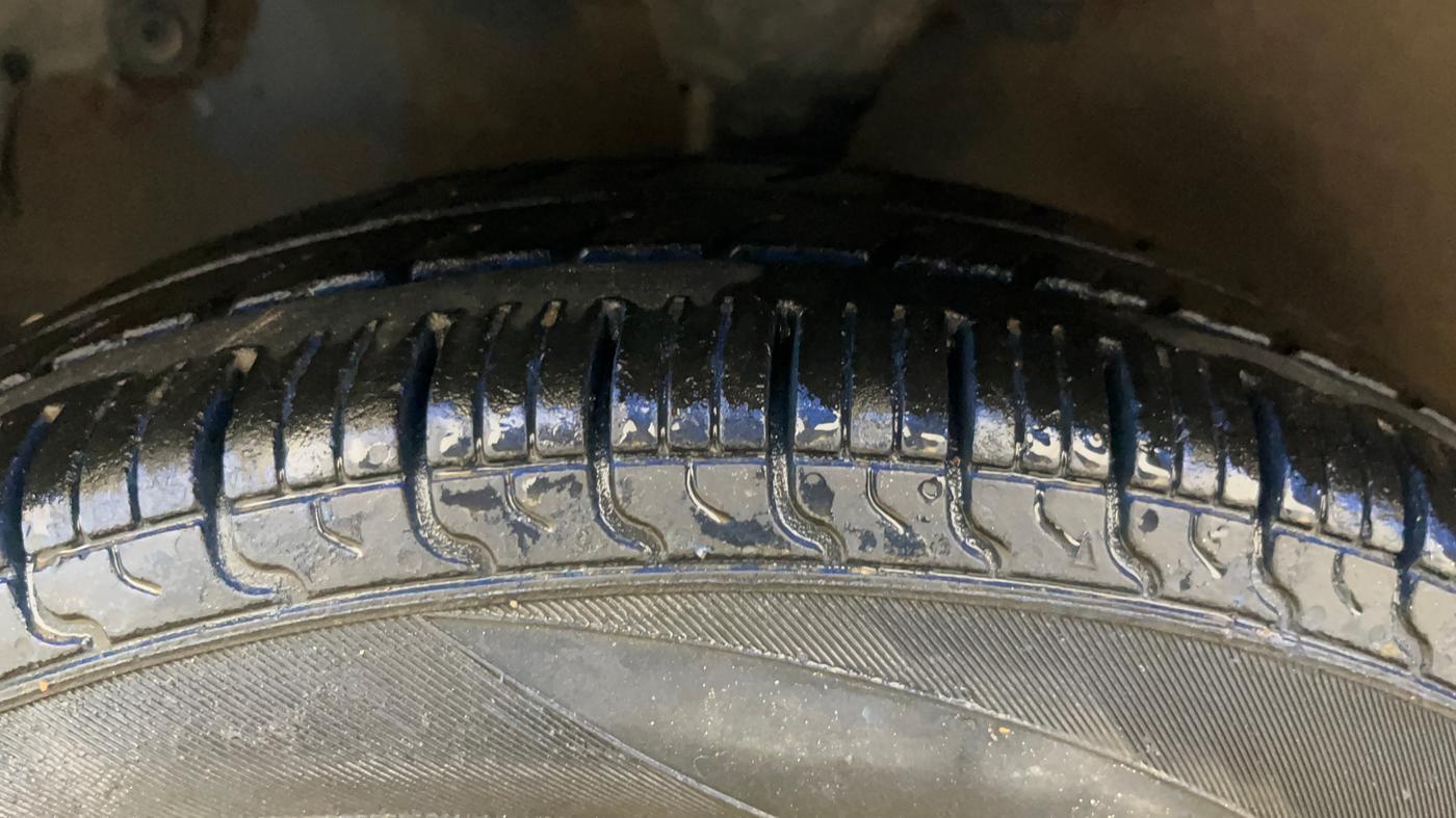 2016 Hyundai Eon ERA +, CNG, Manual, 47,890 km, Left Front Tyre Tread