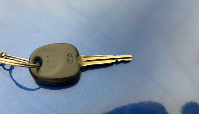 2016 Hyundai Eon ERA +, CNG, Manual, 47,892 km, Key Close Up