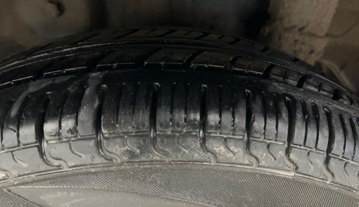 2016 Hyundai Eon ERA +, CNG, Manual, 47,892 km, Left Rear Tyre Tread