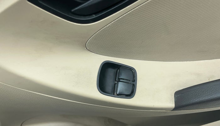 2016 Hyundai Eon ERA +, CNG, Manual, 47,892 km, Driver Side Door Panels Control