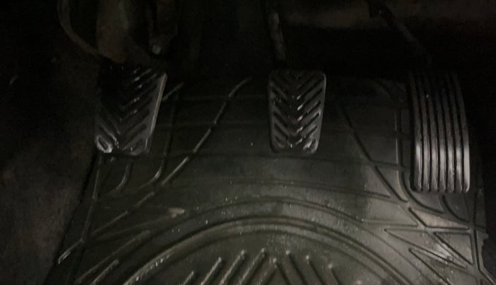 2016 Hyundai Eon ERA +, CNG, Manual, 47,892 km, Pedals