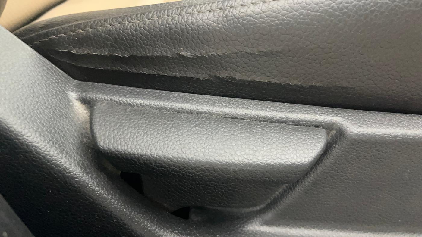 2016 Hyundai Eon ERA +, CNG, Manual, 47,890 km, Driver Side Adjustment Panel