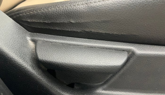 2016 Hyundai Eon ERA +, CNG, Manual, 47,892 km, Driver Side Adjustment Panel