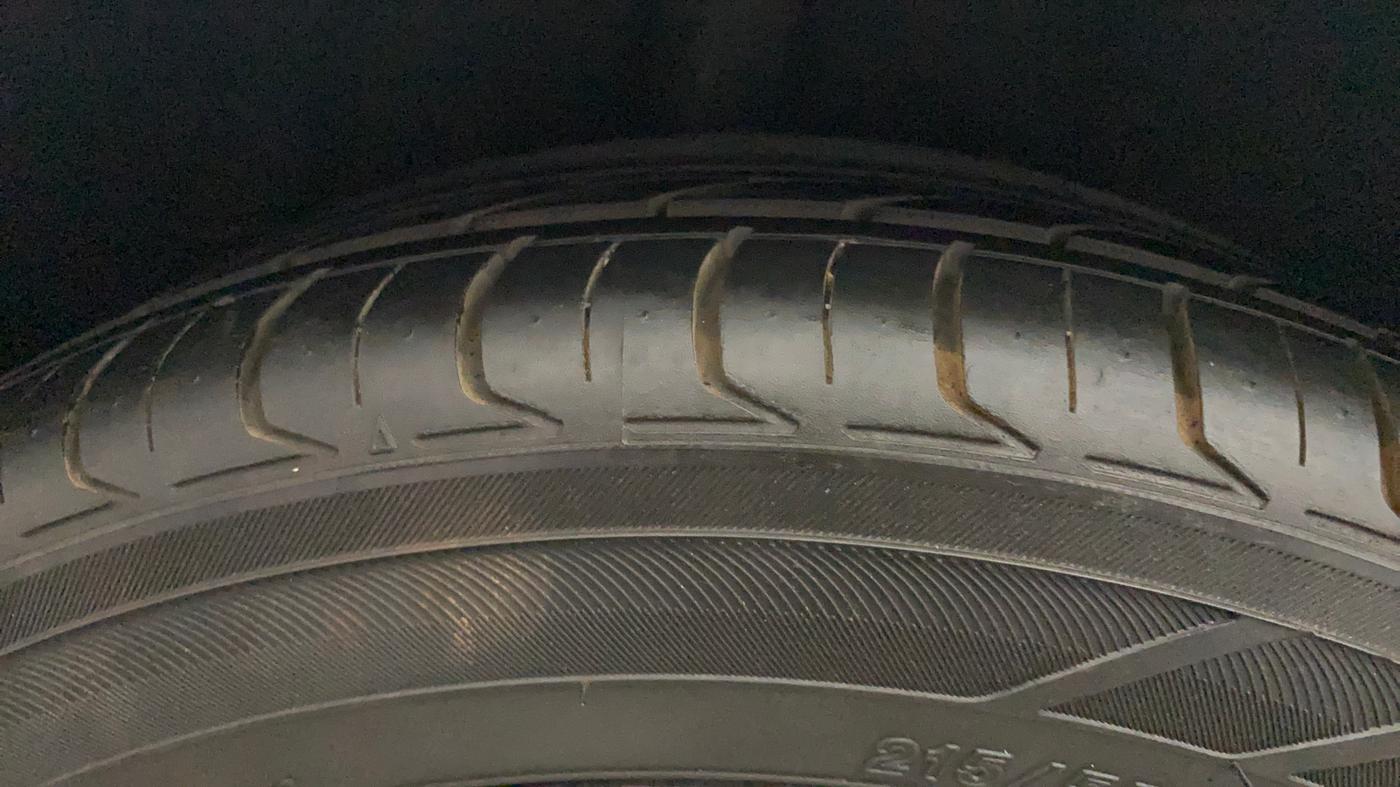 2017 Ford Ecosport TITANIUM + 1.5L PETROL AT, Petrol, Automatic, 1,40,795 km, Right Rear Tyre Tread
