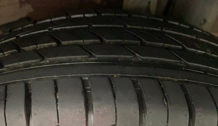 2016 Hyundai Elite i20 MAGNA 1.2, Petrol, Manual, 64,361 km, Left Rear Tyre Tread