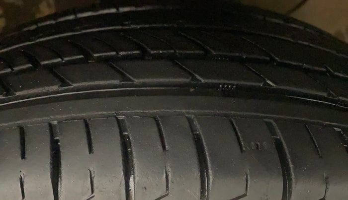 2016 Hyundai Elite i20 MAGNA 1.2, Petrol, Manual, 64,361 km, Right Front Tyre Tread