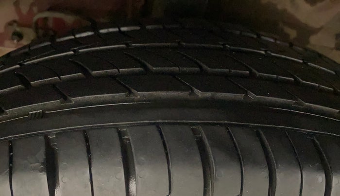 2016 Hyundai Elite i20 MAGNA 1.2, Petrol, Manual, 64,361 km, Right Rear Tyre Tread