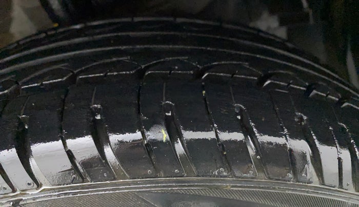 2015 Honda Brio S MT, Petrol, Manual, 53,144 km, Right Front Tyre Tread