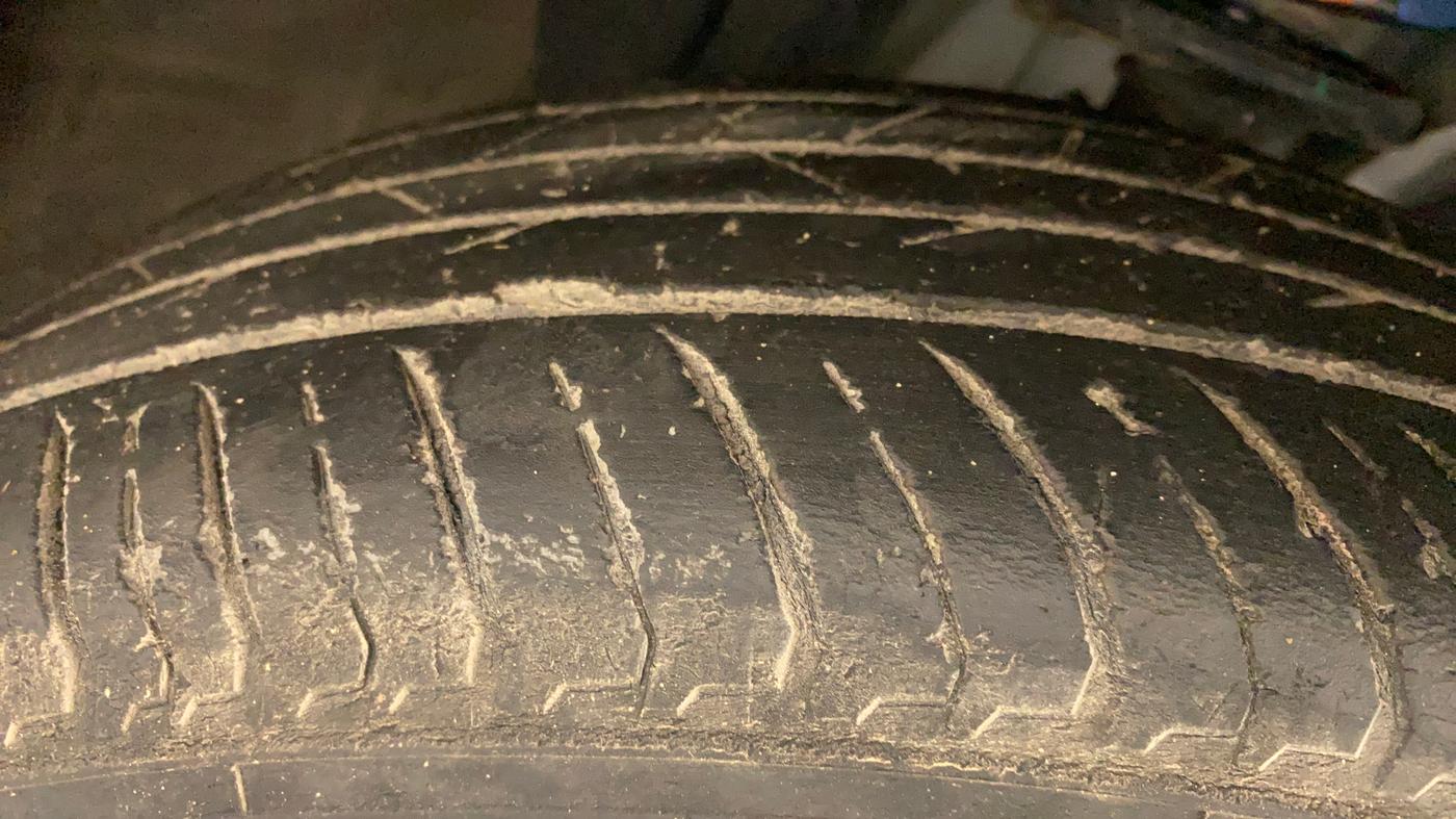 2021 Nissan MAGNITE XV TURBO, Petrol, Manual, 41,037 km, Right Front Tyre Tread