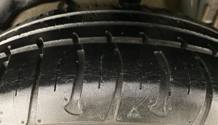 2015 Tata Bolt XM REVOTRON, Petrol, Manual, 28,477 km, Right Rear Tyre Tread