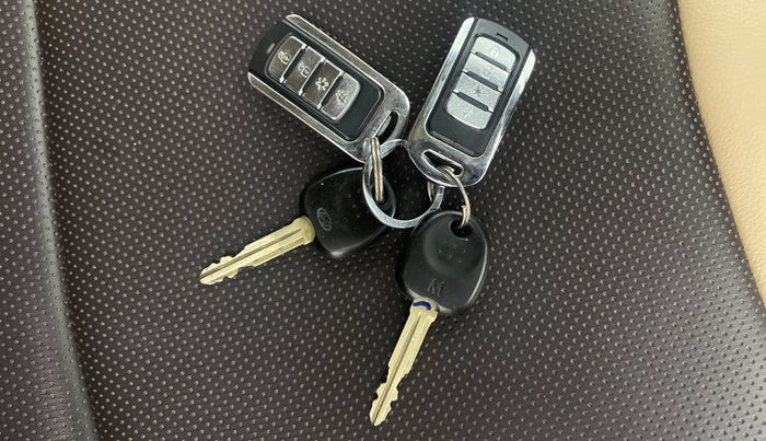 2017 Hyundai Eon MAGNA + AIRBAG, Petrol, Manual, 21,721 km, Key Close Up