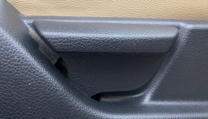 2017 Hyundai Eon MAGNA + AIRBAG, Petrol, Manual, 21,721 km, Driver Side Adjustment Panel