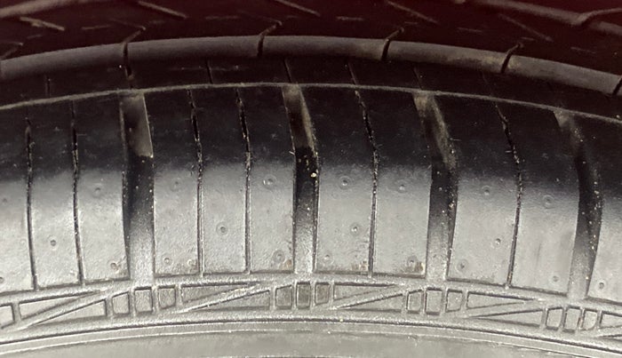 2017 Hyundai Eon MAGNA + AIRBAG, Petrol, Manual, 21,721 km, Right Rear Tyre Tread