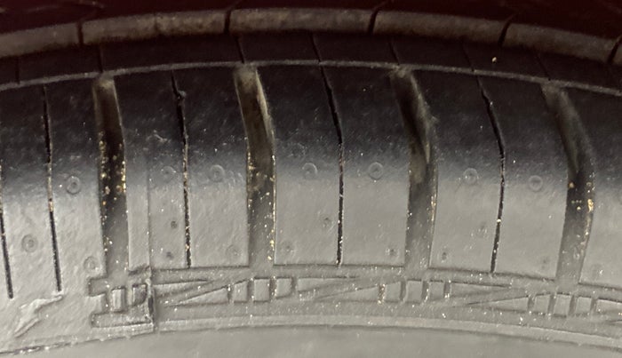 2017 Hyundai Eon MAGNA + AIRBAG, Petrol, Manual, 21,721 km, Right Front Tyre Tread