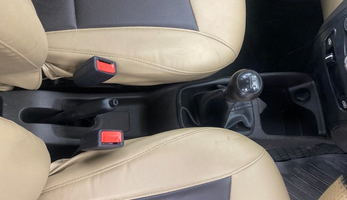 2017 Hyundai Eon MAGNA + AIRBAG, Petrol, Manual, 21,721 km, Gear Lever